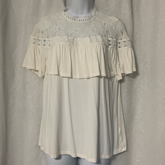 Cable & Gauge Tops - Cable & Gauge high neck top with lace detail EUC